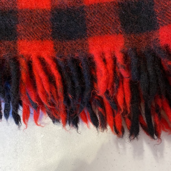 Wool Buffalo Check vintage throw. No labels to determine brand. Very good cond. - Picture 3 of 3